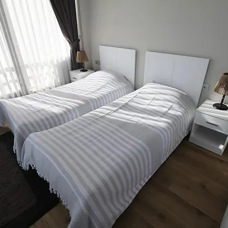 Havuzlu Sitede Manzarali Daire Appartamento *