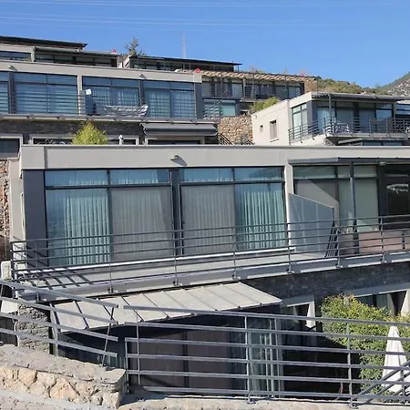 Havuzlu Sitede Manzarali Daire
