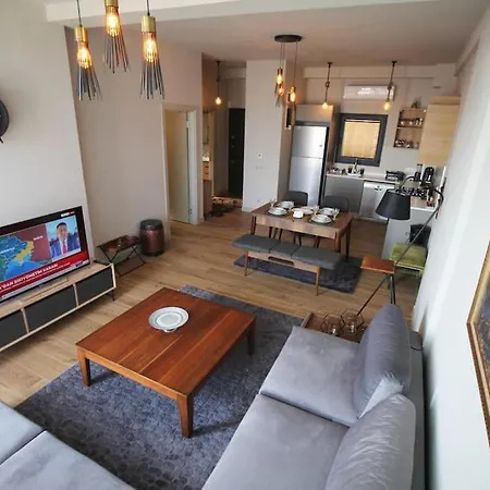 Havuzlu Sitede Manzarali Daire Bodrum