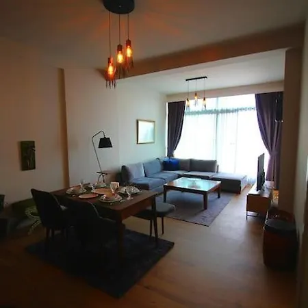 Apartman Havuzlu Sitede Manzarali Daire